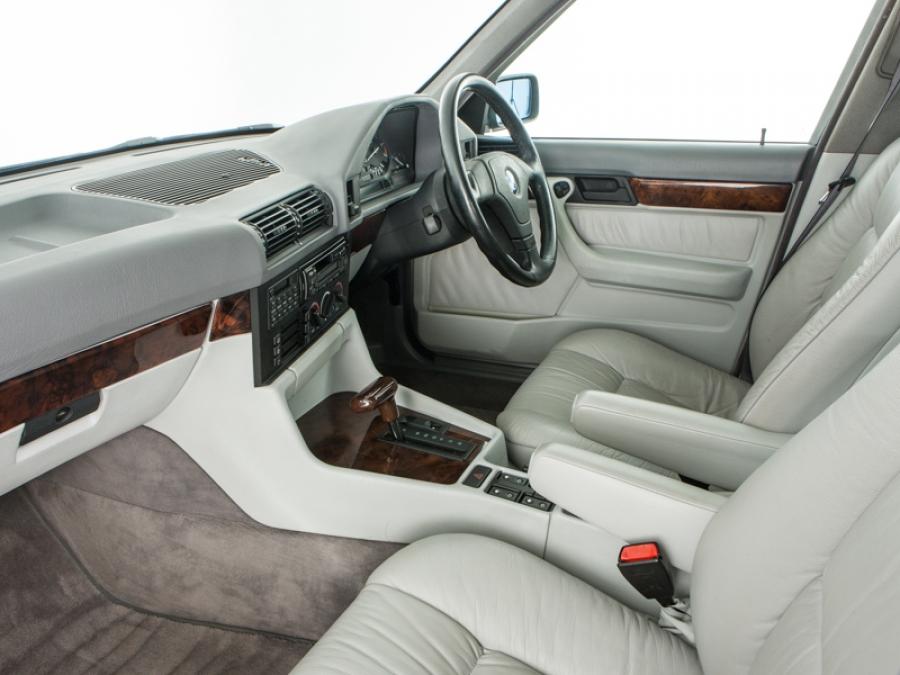  BMW 540i 1992 года  (UK) (фото 6 из 9)